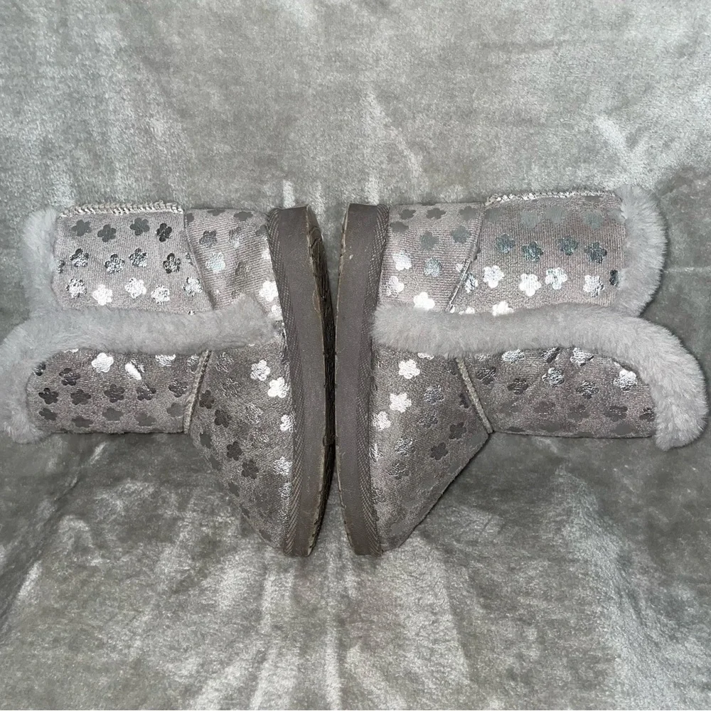 Olivia Miller Girls Gray Silver Flower Slipper Boots Size 12 Cozy Winter